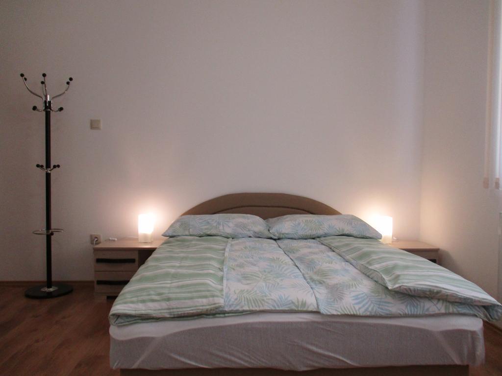 Poroszlay Apartment *